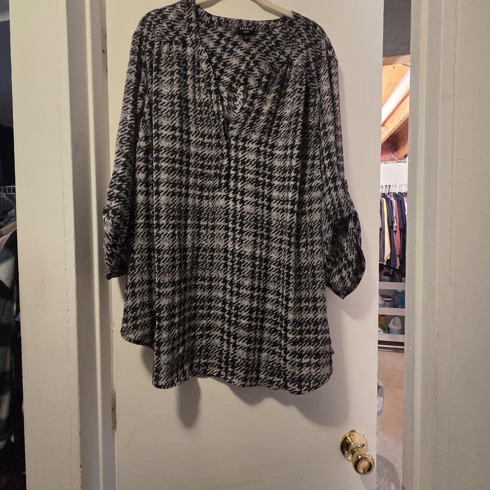 Chic Houndstooth Women's Blouse
